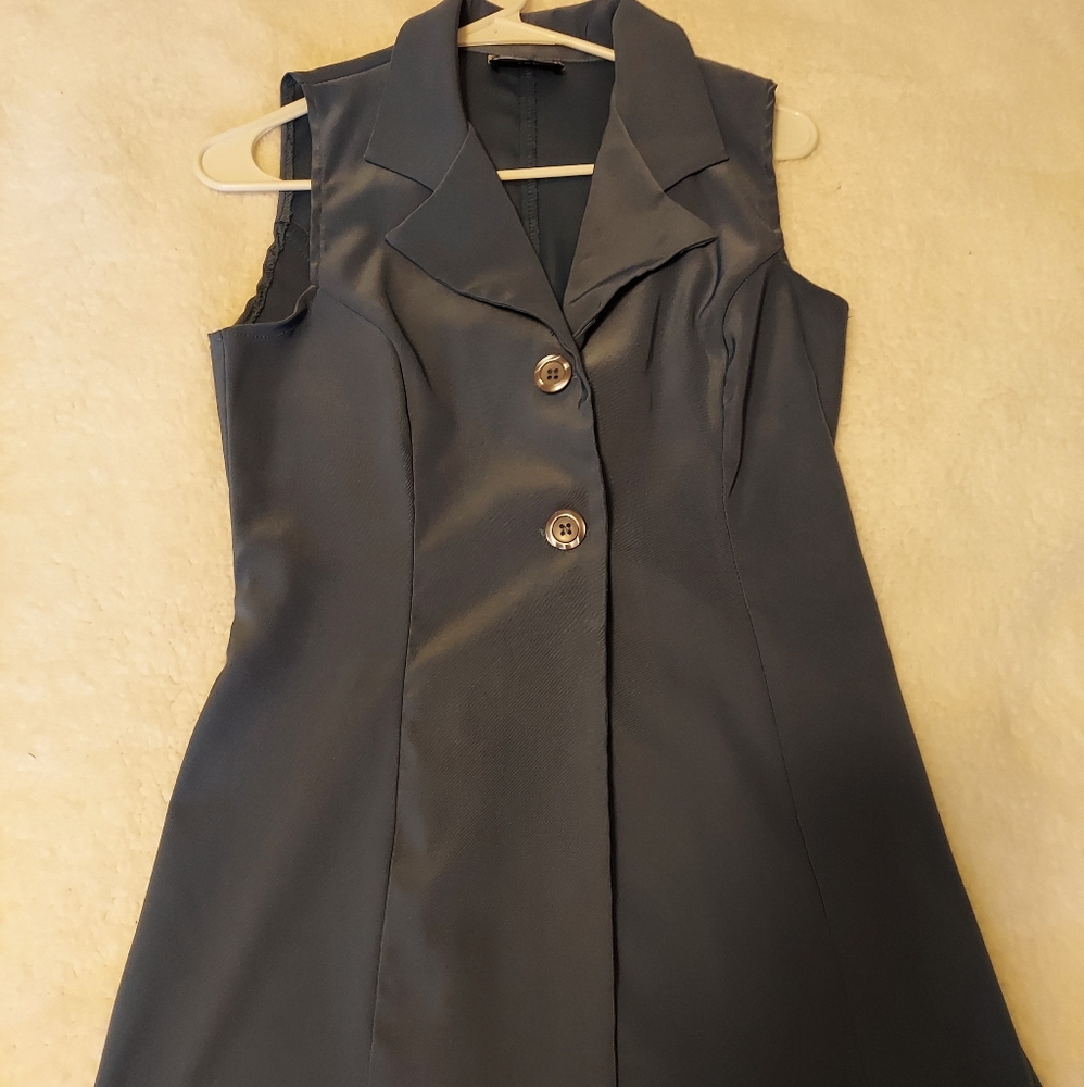 Women's no sleeve business blouse
